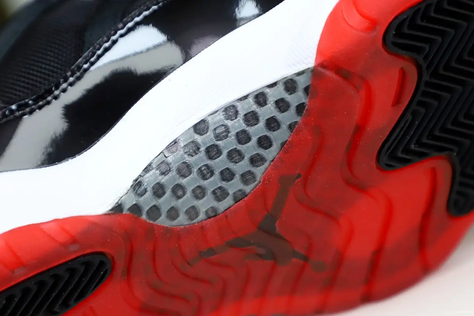 BRED RETRO 11 Kimikick JORDAN AIR LOW 0529